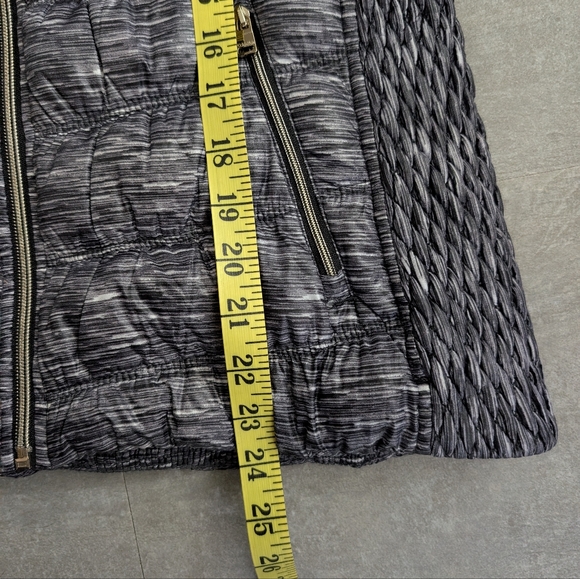 Calvin Klein Performance Women's Puffer Vest Size Medium Gray/White - Picture 6 of 8